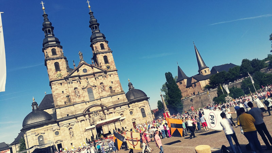 Bonifatiusfest bei strahlendem Sonnenschein
