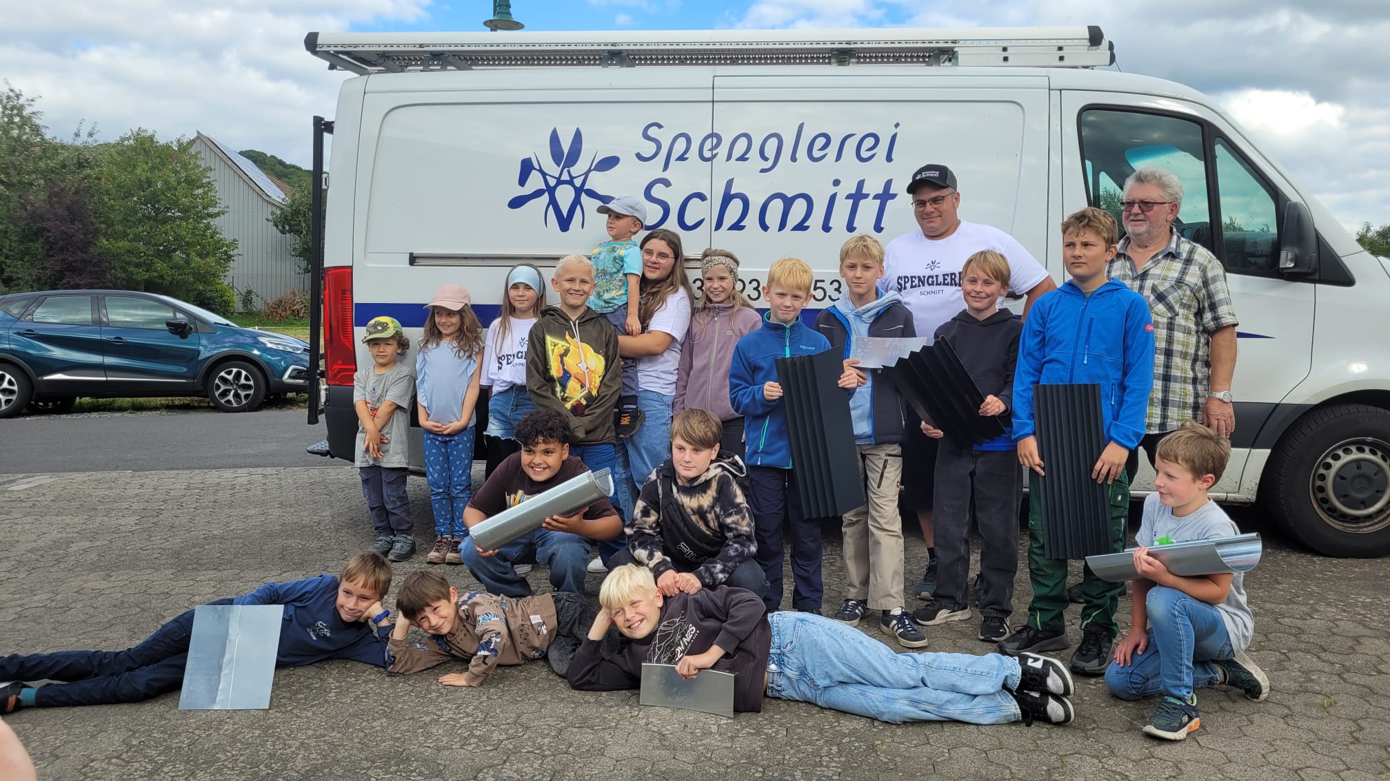 Handwerk zum Anfassen – Kolpingsfamilie Hilders zeigt Kindern das Spenglerhandwerk
